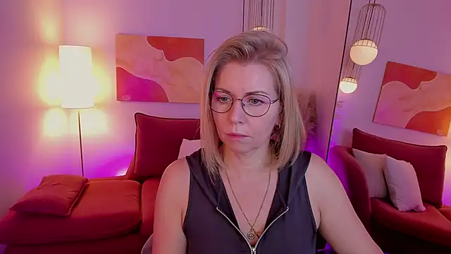 Annie Light online show from 11-12-25, 05:52