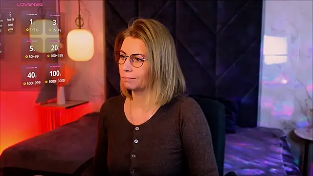 Snapshot of Annie_Light chatting on 01-14-26, 08:20 Annie Light online show from 01-14-26, 08:20