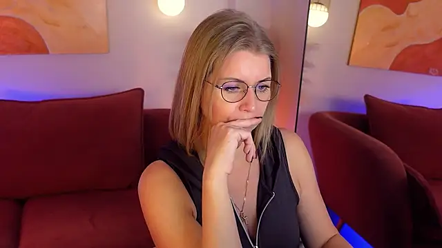 Snapshot of Annie_Light chatting on 01-19-26, 06:06 Annie Light online show from 01-19-26, 06:06