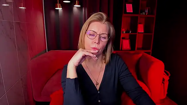 Snapshot of Annie_Light chatting on 02-02-26, 06:23 Annie Light online show from 02-02-26, 06:23