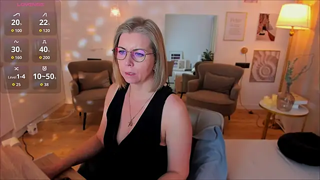 Snapshot of Annie_Light chatting on 02-25-26, 06:34 Annie Light online show from 02-25-26, 06:34