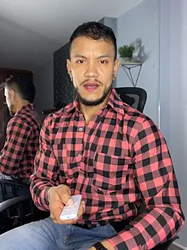 ARON TAYLER01 online show from 01-24-25, 12:41