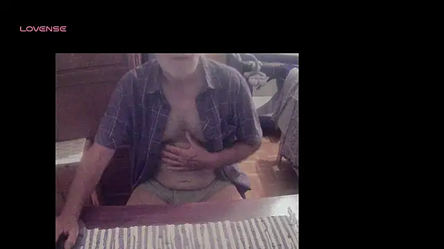 Snapshot of terrybare chatting on 09-10-25, 06:30 terrybare online show from 09-10-25, 06:30