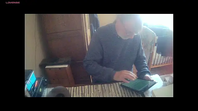 Snapshot of terrybare chatting on 10-26-25, 02:34 terrybare online show from 10-26-25, 02:34