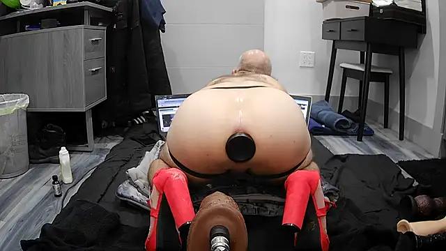 Snapshot of Smalldickcaged chatting on 11-16-25, 03:12 Smalldickcaged online show from 11-16-25, 03:12