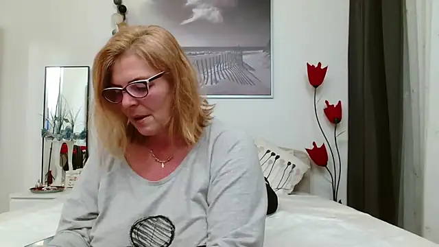 YulliaMilf online show from 03-13-25, 04:45