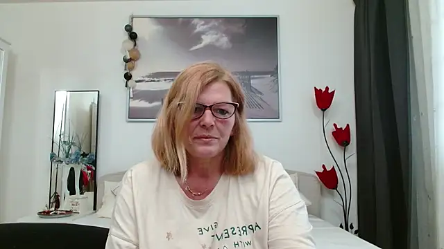 YulliaMilf online show from 03-16-25, 07:04