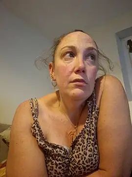 Wisie Cutie online show from 11-04-25, 10:53