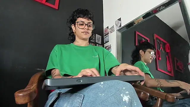 Snapshot of trinitty chatting on 03-10-25, 02:05 trinitty online show from 03-10-25, 02:05