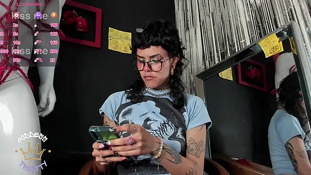 Snapshot of trinitty chatting on 10-25-25, 03:29 trinitty online show from 10-25-25, 03:29