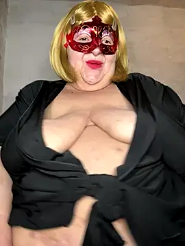 Snapshot of mariannecox chatting on 12-08-24, 01:13 mariannecox online show from 12-08-24, 01:13