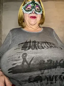 Snapshot of mariannecox chatting on 12-17-24, 10:32 mariannecox online show from 12-17-24, 10:32