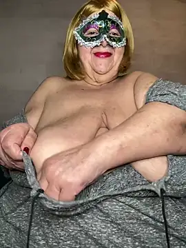 Snapshot of mariannecox chatting on 12-18-24, 08:36 mariannecox online show from 12-18-24, 08:36