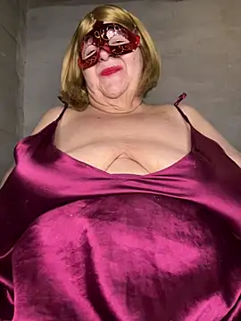 Snapshot of mariannecox chatting on 01-08-25, 04:54 mariannecox online show from 01-08-25, 04:54