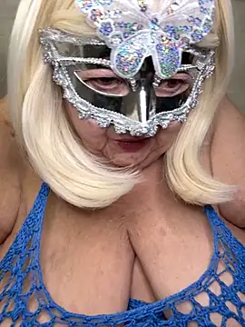 Snapshot of mariannecox chatting on 10-24-25, 07:32 mariannecox online show from 10-24-25, 07:32