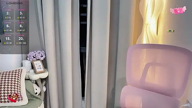 Snapshot of Mandy-- chatting on 09-13-25, 12:05 Mandy-- online show from 09-13-25, 12:05