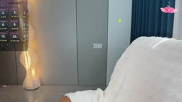 Snapshot of Mandy-- chatting on 10-24-25, 03:25 Mandy-- online show from 10-24-25, 03:25