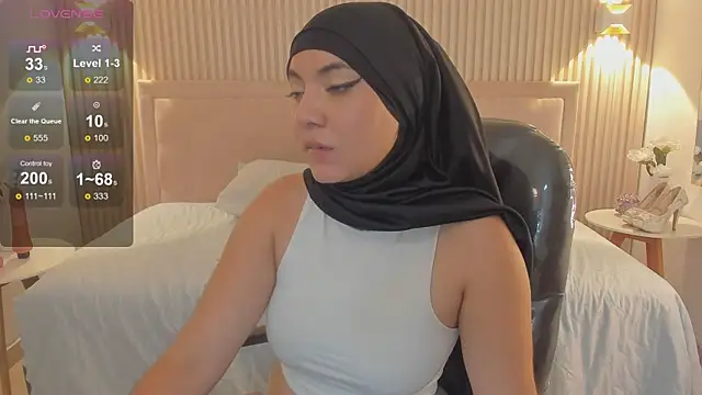 Snapshot of Sooffii_1 chatting on 02-14-25, 05:41 Sooffii 1 online show from 02-14-25, 05:41