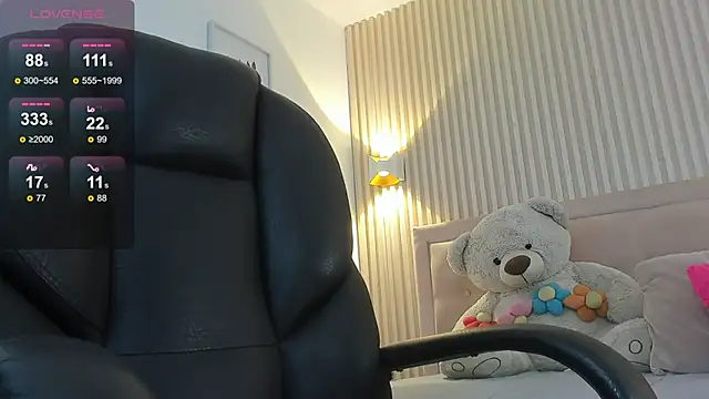 Snapshot of Sooffii_1 chatting on 03-19-25, 02:16 Sooffii 1 online show from 03-19-25, 02:16