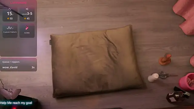 Redhead Shark new online show from 02-01-25, 10:23