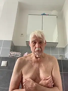 Snapshot of Steffibi1954 chatting on 10-31-25, 12:17 Steffibi1954 online show from 10-31-25, 12:17