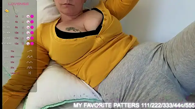 Snapshot of Claraxxxxx chatting on 02-18-26, 01:18 Claraxxxxx online show from 02-18-26, 01:18