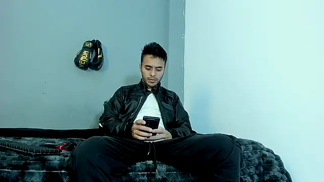 Snapshot of x_Harold_x_ chatting on 11-09-25, 01:31 x Harold x online show from 11-09-25, 01:31