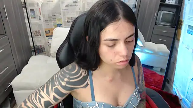 i am nina  online show from 10-25-25, 02:08