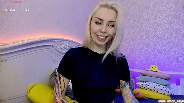 LillyMoure  online show from 01-19-25, 02:47