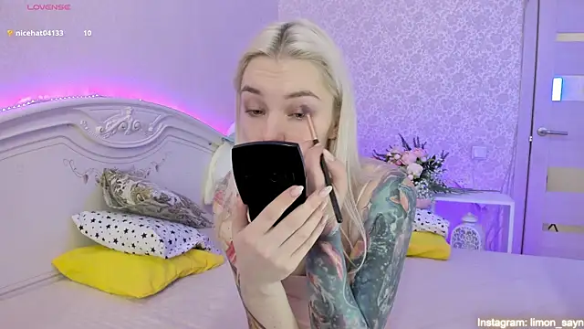 LillyMoure  online show from 03-09-25, 12:00