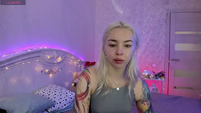 LillyMoure  online show from 09-25-25, 12:58