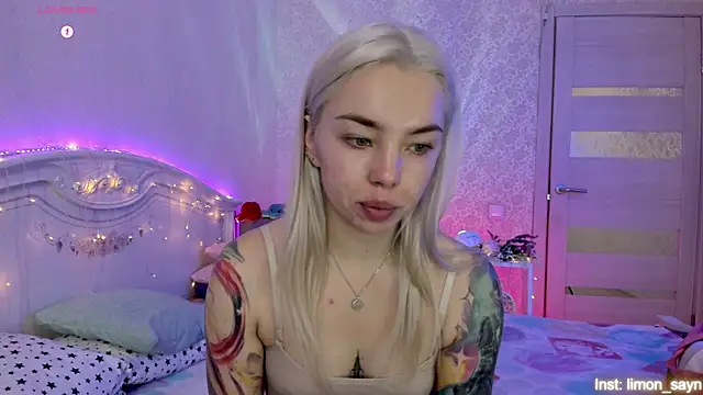 LillyMoure  online show from 10-20-25, 01:06