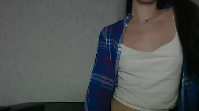 Snapshot of HoneyWiles chatting on 12-16-24, 03:32 HoneyWiles online show from 12-16-24, 03:32