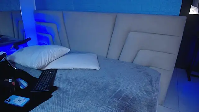 Miss Loise online show from 10-11-25, 04:01