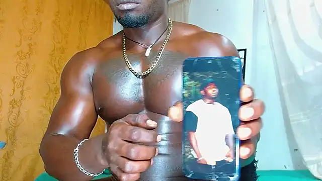 Snapshot of angel_bonbom chatting on 01-18-25, 01:18 angel bonbom online show from 01-18-25, 01:18