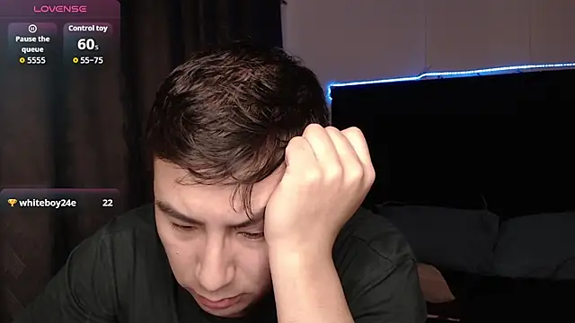 andrewmhilton  online show from 02-04-26, 08:09