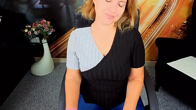 Snapshot of EmmaxPark chatting on 09-17-25, 06:26 EmmaxPark online show from 09-17-25, 06:26