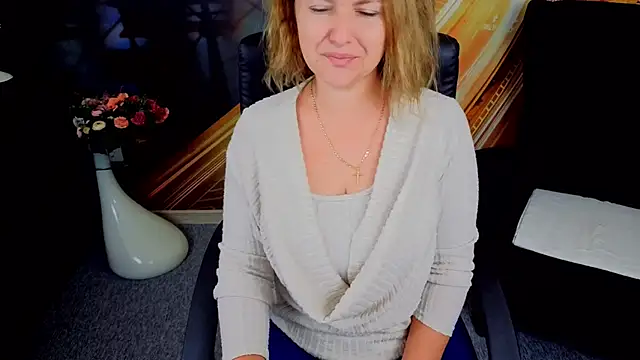 Snapshot of EmmaxPark chatting on 10-23-25, 05:51 EmmaxPark online show from 10-23-25, 05:51