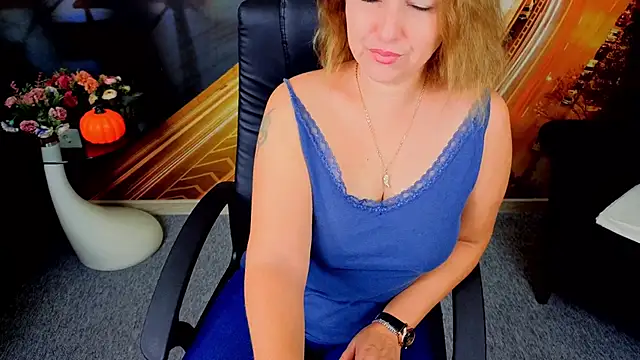 Snapshot of EmmaxPark chatting on 11-07-25, 06:35 EmmaxPark online show from 11-07-25, 06:35