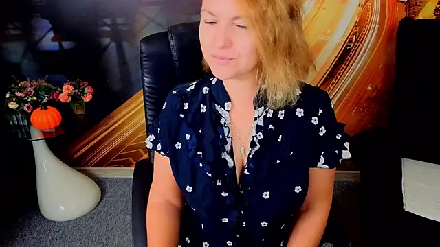 Snapshot of EmmaxPark chatting on 11-17-25, 06:41 EmmaxPark online show from 11-17-25, 06:41