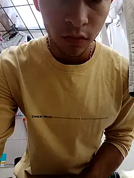 Snapshot of Emir_Hassam chatting on 12-24-24, 05:02 Emir Hassam online show from 12-24-24, 05:02