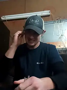 Snapshot of Midwestalpha chatting on 12-22-24, 09:00 Midwestalpha online show from 12-22-24, 09:00