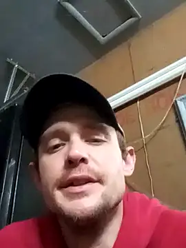 Snapshot of Midwestalpha chatting on 12-30-24, 02:31 Midwestalpha online show from 12-30-24, 02:31