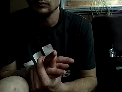 Snapshot of Midwestalpha chatting on 12-31-24, 12:15 Midwestalpha online show from 12-31-24, 12:15