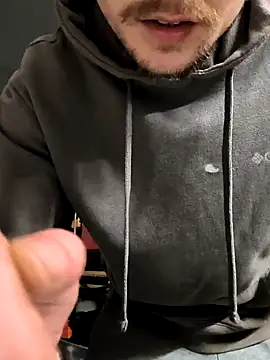 Snapshot of Midwestalpha chatting on 01-29-25, 06:01 Midwestalpha online show from 01-29-25, 06:01