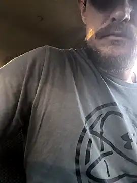 Snapshot of Midwestalpha chatting on 10-07-25, 10:51 Midwestalpha online show from 10-07-25, 10:51