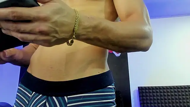 Snapshot of jhonnysnow17 chatting on 01-24-25, 12:52 jhonnysnow17 online show from 01-24-25, 12:52