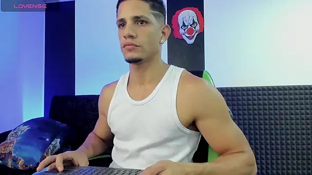 Snapshot of jhonnysnow17 chatting on 02-01-25, 10:02 jhonnysnow17 online show from 02-01-25, 10:02