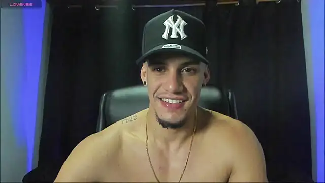 Snapshot of jhonnysnow17 chatting on 09-12-25, 07:08 jhonnysnow17 online show from 09-12-25, 07:08