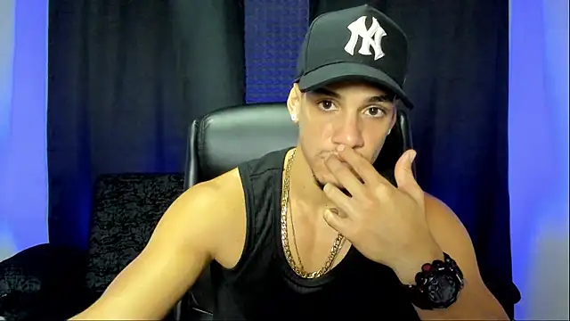 Snapshot of jhonnysnow17 chatting on 10-10-25, 11:04 jhonnysnow17 online show from 10-10-25, 11:04